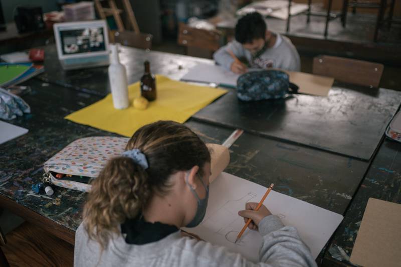 Niñas y niños regresaron a clases este lunes. (Bloomberg)